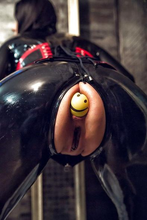 picture-ball-in-the-ass-of-a-milf-in-latex